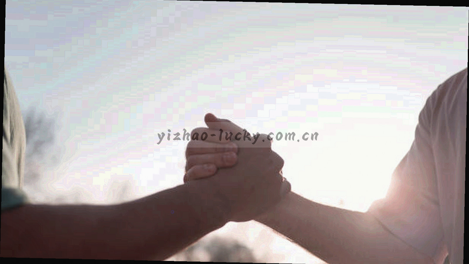 暗色空间中悬浮的评测卡片与发光数据线，青紫渐变光晕，无具体人物